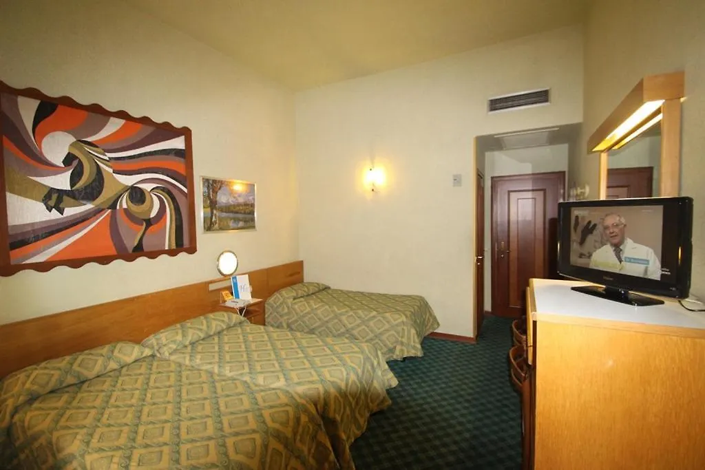 Hotel Europa Signa 4*,
